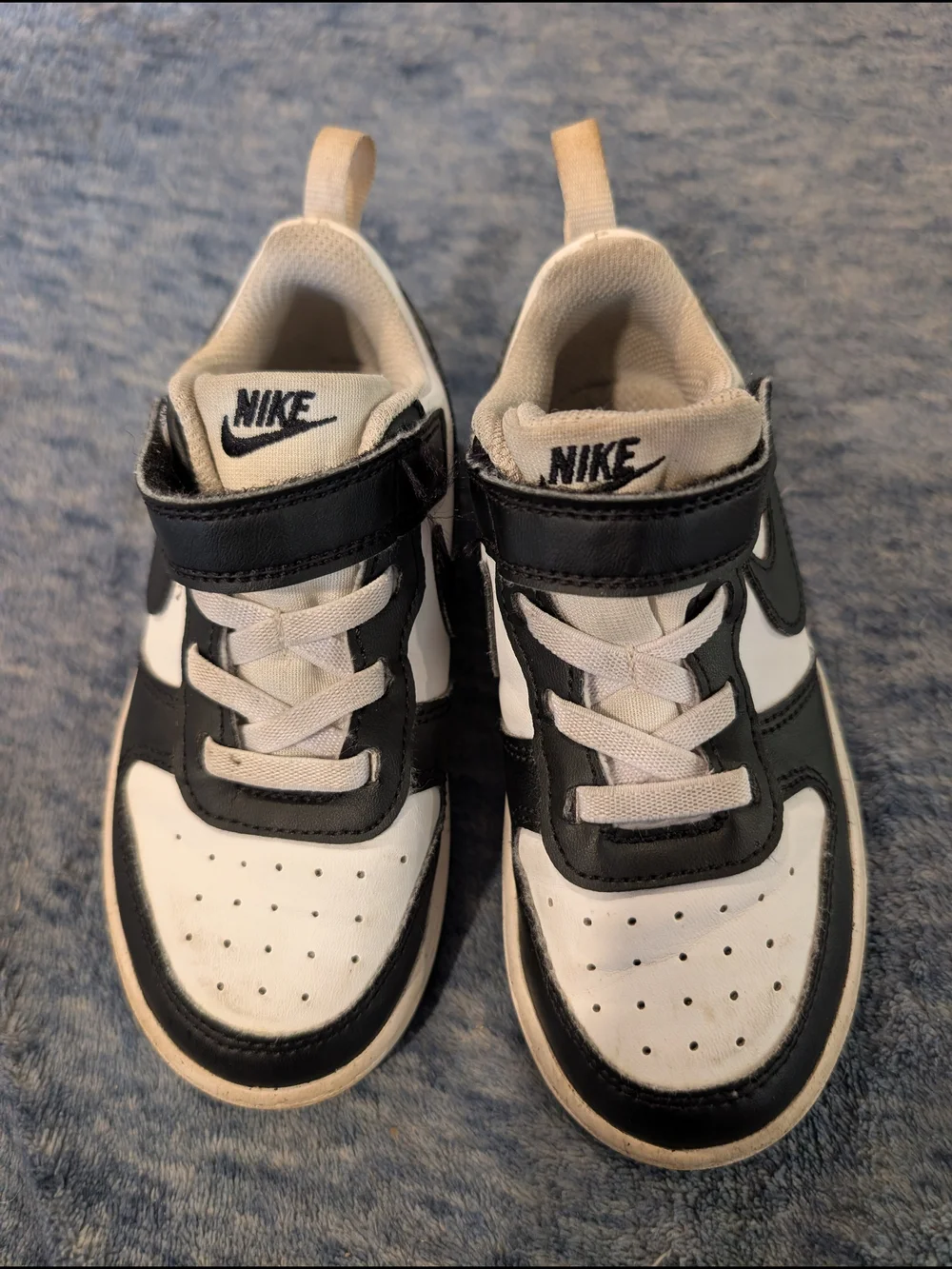 Nike Kids Size 9 Black and White Low-Top Sneakers with Hook-and-Loop Strap